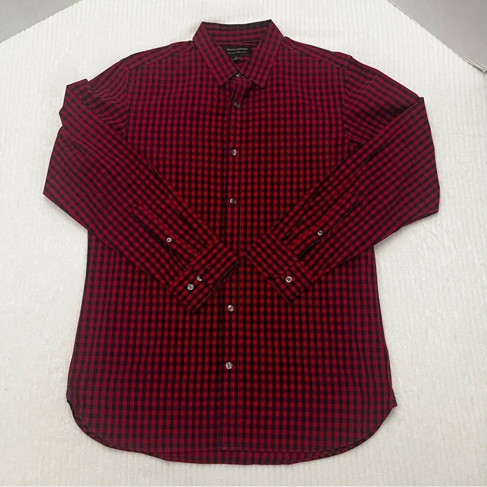 Banana Republic Red and Black Checkered Men's Shirt